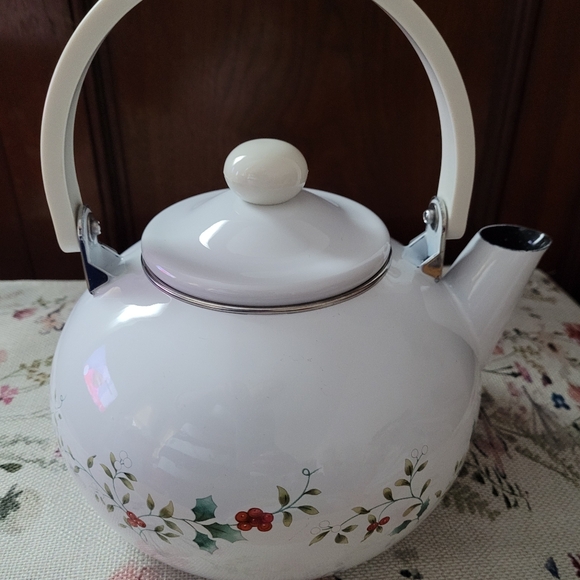 Pre Owned Pfaltzgraff Winterberry 3--Quart Enamel on Steel Tea Kettle - Picture 5 of 14